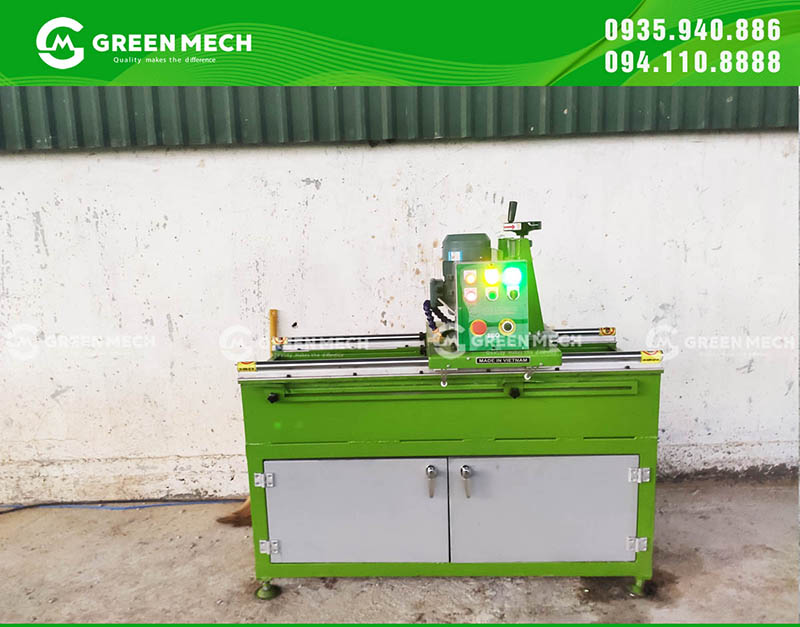 Đi kèm với máy băm gỗ 10 tấn là máy mài dao băm, thuận tiện cho việc sản xuất